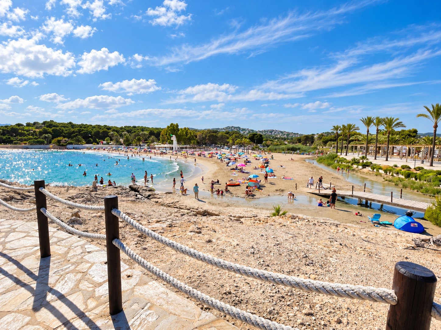 Bucht und Strand an der Costa Blanca